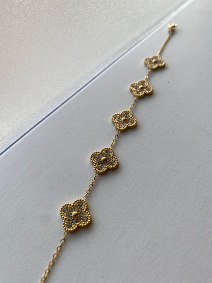 Gold Diamonds Clover Bracelet